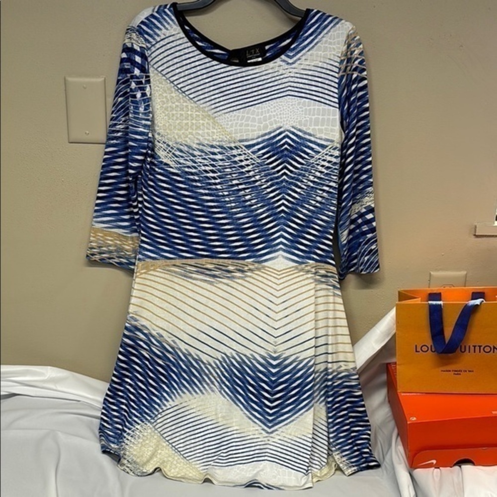 LTX Sportswear USA BACK GEM BUTTON Blue and White Patterned Dress M